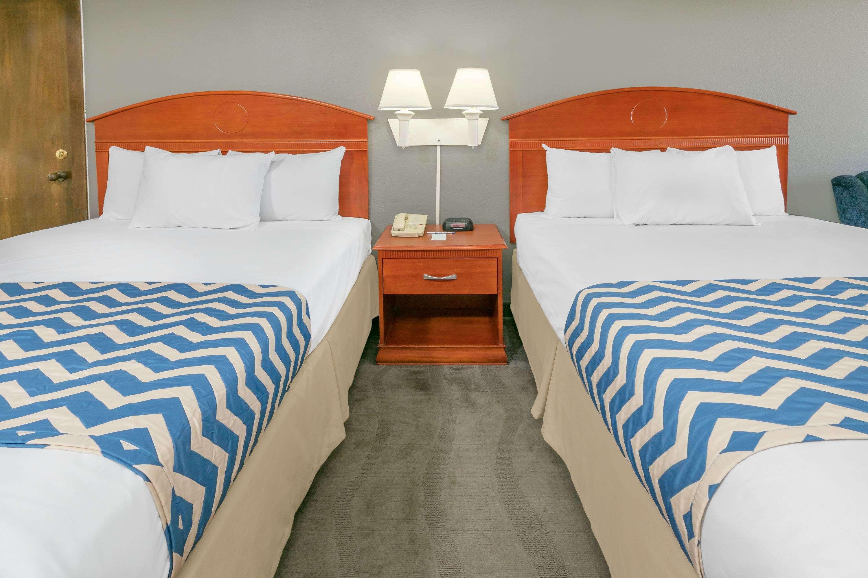 Travelodge Inn & Suites By Wyndham Norman Exterior foto